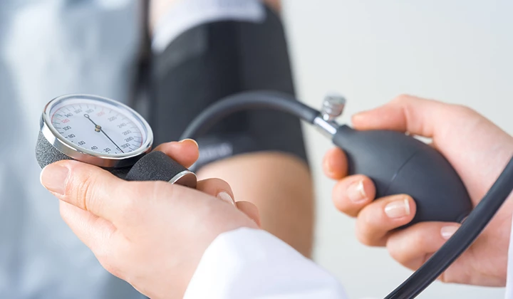 Blutdruck messen   Bluthochdruck bei Vitamin-D-Überdosierung